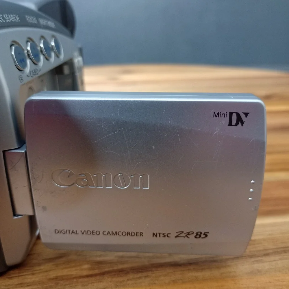 Canon ZR 85 Mini DV Camcorder MiniDV Cassette Video Camera UNTESTED PARTS REPAIR